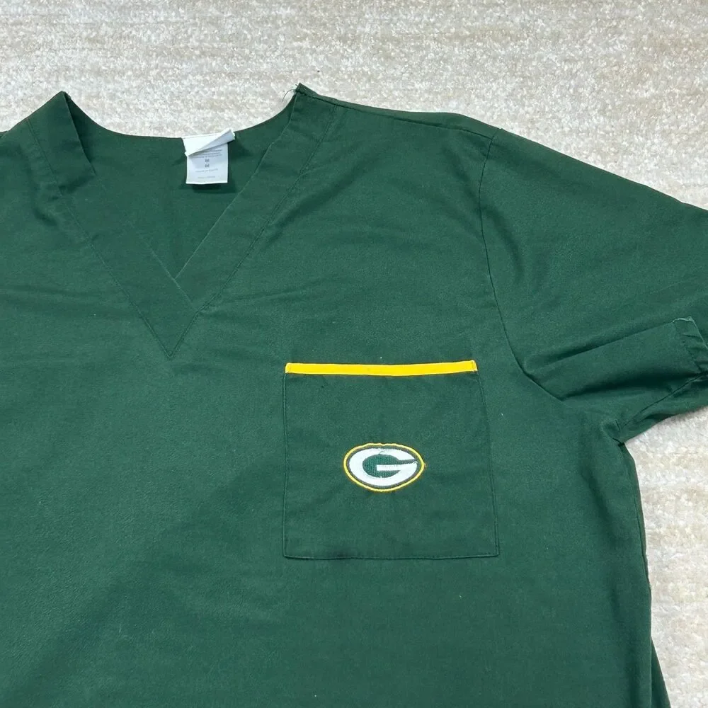 NFL Team Apparel Scrub Top Unisex M Green Bay Packers V-Neck Pocket Yellow Trim
